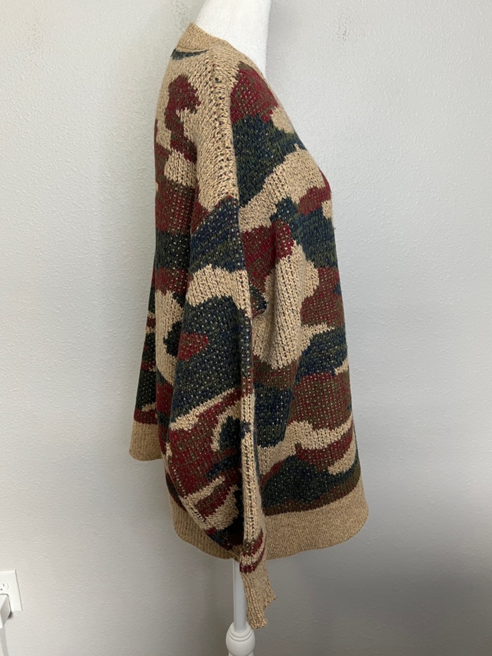 &merci Camouflage Sweater Tan/Red/Green Size Medium - Picture 2 of 7